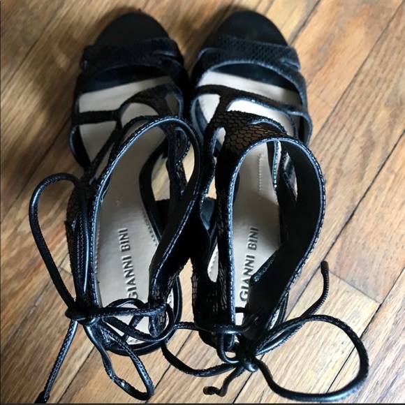 Gianni Bini black strap heel. - Picture 2 of 8